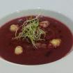 Jugo de remolacha,anacardos,pez mantequilla,lemongras y germinados de ajo