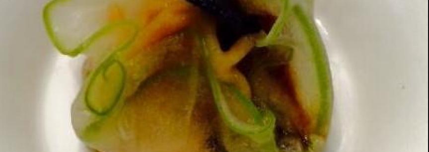 Raviolis de calabacin,txangurro,trompetas de los muertos