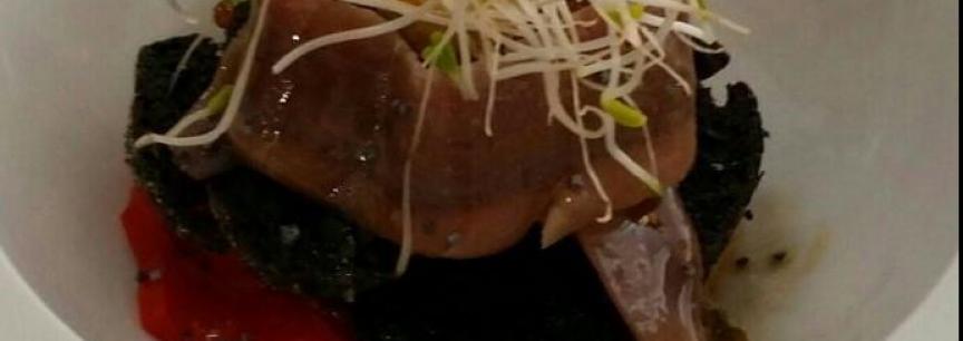Atun costrado,wakame,pimiento dulce,vinagreta de anchoas