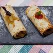 Rulitos rellenos de manzana,fresas y azúcar.