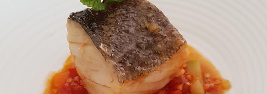 Morro de bacalao confitado,verduritas de temporada,tomate con case y lavanda