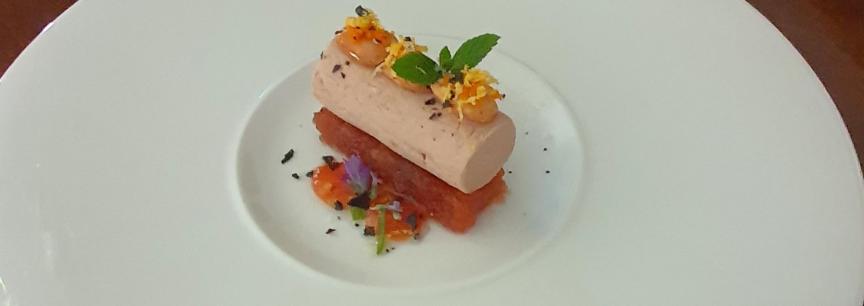 Tronquito de foie,pastel de membrillo,frutos secos y citricos