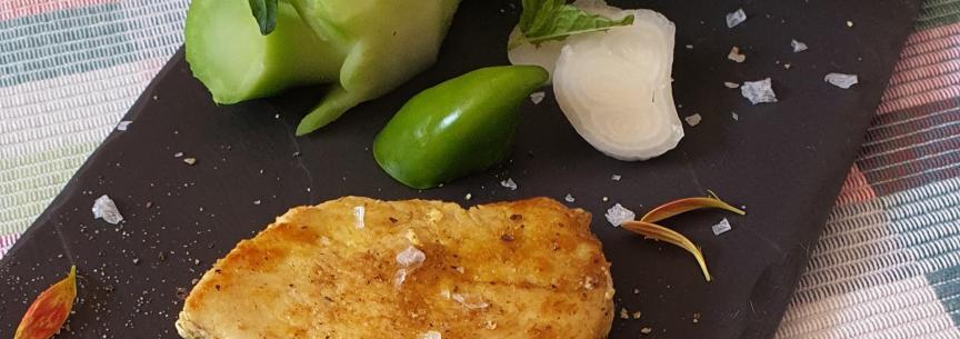 Escalopin de pollo,tuetanos vegetales,brocoli y cebolleta