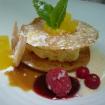 Laminas de manzana liofilizada,esponja de maracuyar,gelee de naranja con jugo de almendras y frambuesas