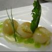 Vieiras,lemon gras,guisantes,caramelo de limon y chip  crujiente