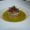 Pularda en escabeche,jugo de verduritas de temporada,judias en ensalada de vegetales y cebolleta crujiente