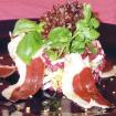 Ensalada de vegetales con jamon de pato, vinagreta aromatizada con frutos secos y vainillina