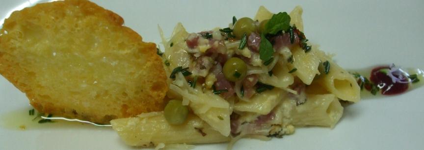 Carbonara, flor de romero, crujiente de parmesano