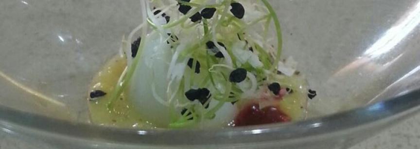 Espuma de maiz,huevo poche y frambuesas