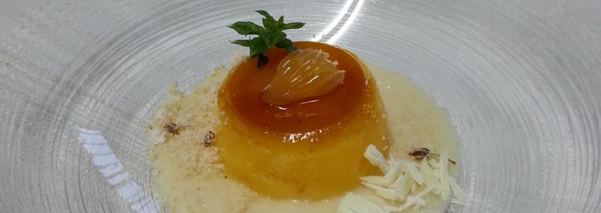 Manzana, mazapan, escamas de chocolate blanco y mandarina.