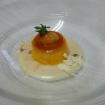 Manzana, mazapan, escamas de chocolate blanco y mandarina.