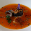 Esencia de tomate,almejas,parrocha marinada ,corteza de pan de hogaza y aceite de oliva