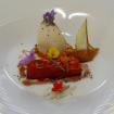 Calamar,papel de pimiento rojo y verde con dulce de boniato y briznas de naranja
