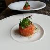 Salmon en tartar,lemon gras,aceite de oliva perfumado