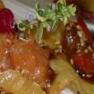 Chips de yuca,tartar de salmon,pimientos braseados