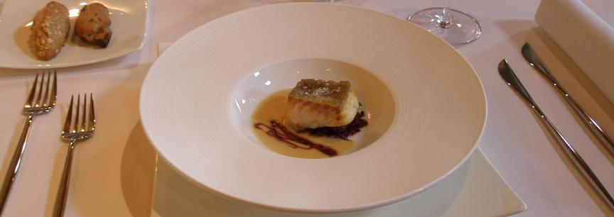 Bacalao,tahini,cebolla roja caramelizada