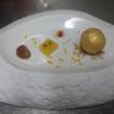 Esfera de foie bañada en oro(18),gel de maracuyar y naranja liofilizada