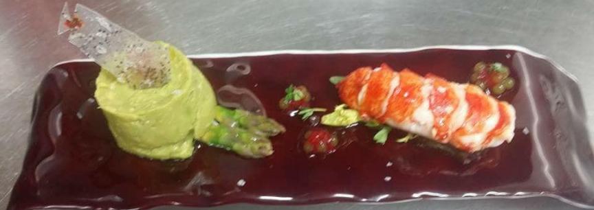 Bogavante,guacamole y puntas de esparragos verdes