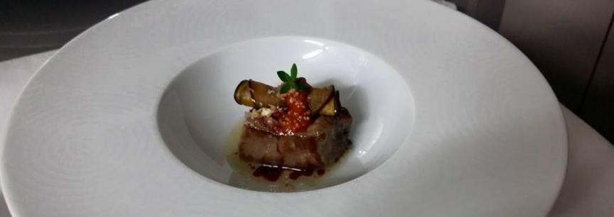 Atun,caviar de erizo,semillas de tomate liofilizadas