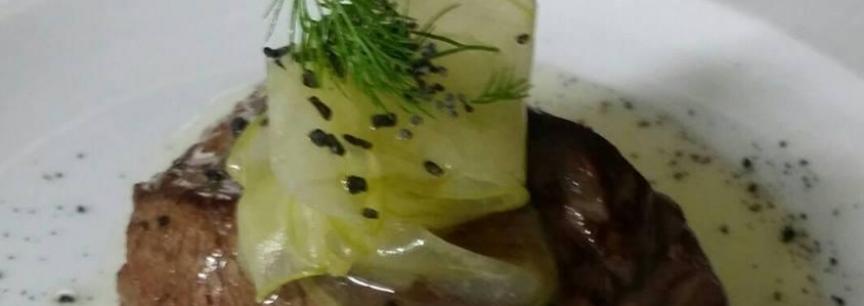 Solomillo de angus,traslucido de manzana verde y senderillas