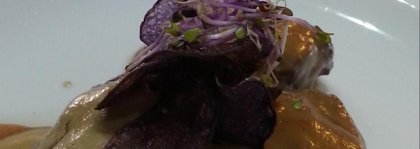 Bisonte,sabayon de boletus,crujiente de patata violeta