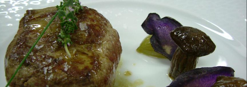 Solomillo de buey,boletus edulis y crujiente de patata violeta