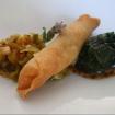 Espinacas,crujiente de txangurro,verduritas al curry rojo