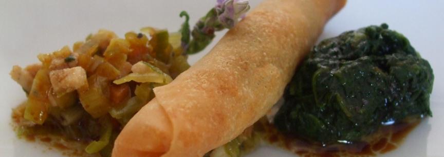 Espinacas,crujiente de txangurro,verduritas al curry rojo
